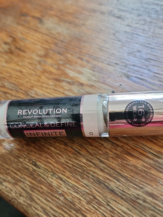Revolution Other - 🩵 Revolution Conceal & Define Infinite Concealer - Light Pink-Beige